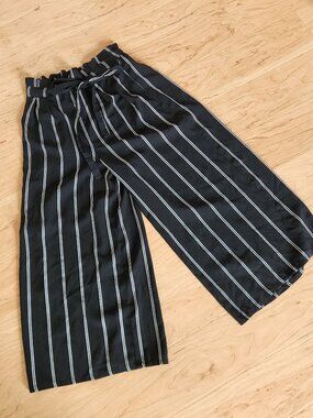 Sienna Sky black and white striped cropped tie-waist culotte trousers size S